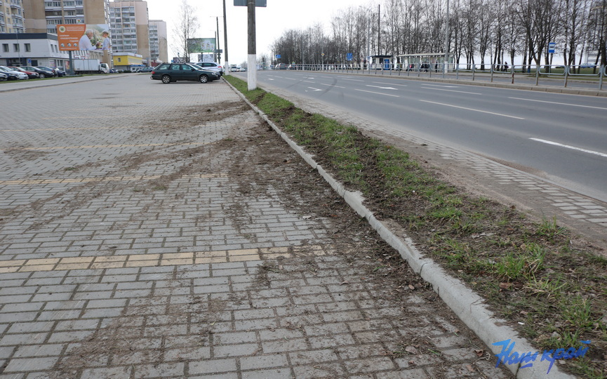 avtomobil-vletel-v-parovoz_3.JPG