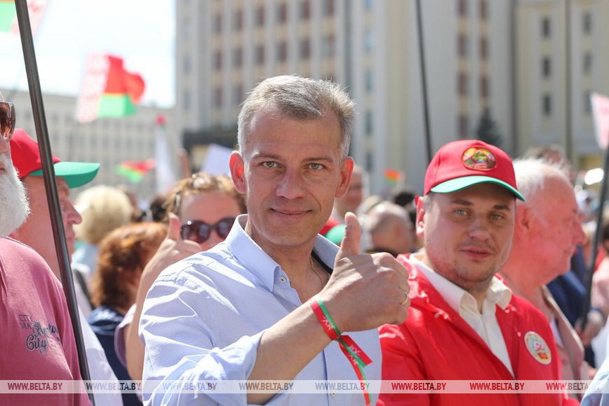 lyudi-sobralis-na-miting_23.jpg