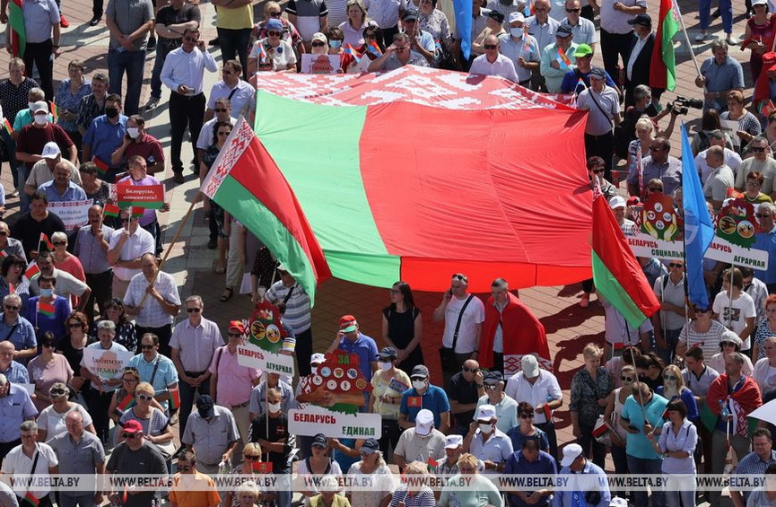 lyudi-sobralis-na-miting_13.jpg