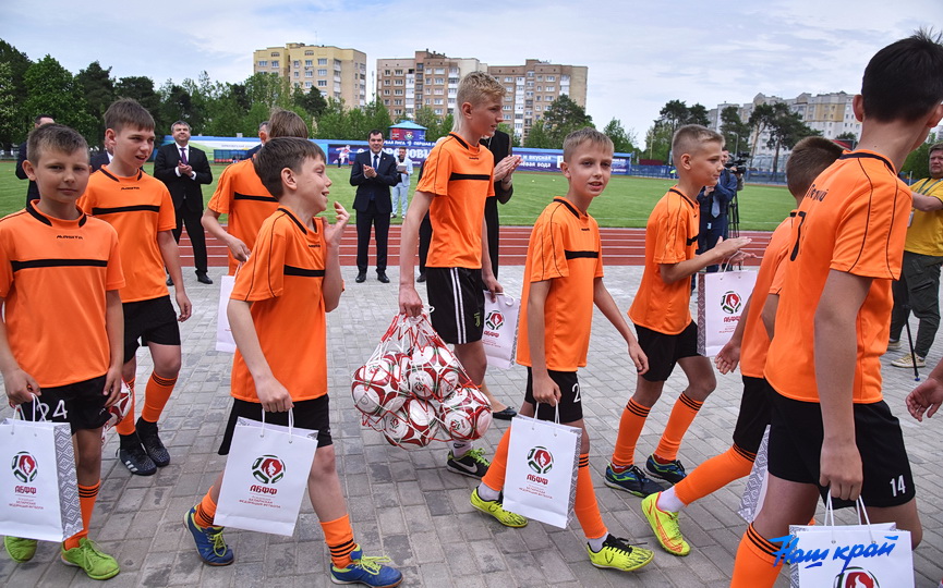 obnovlennyj-stadion-otkryt-v-baranovichakh-posle-rekonstrukcii_20.JPG