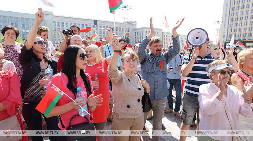 lyudi-sobralis-na-miting_03.jpg