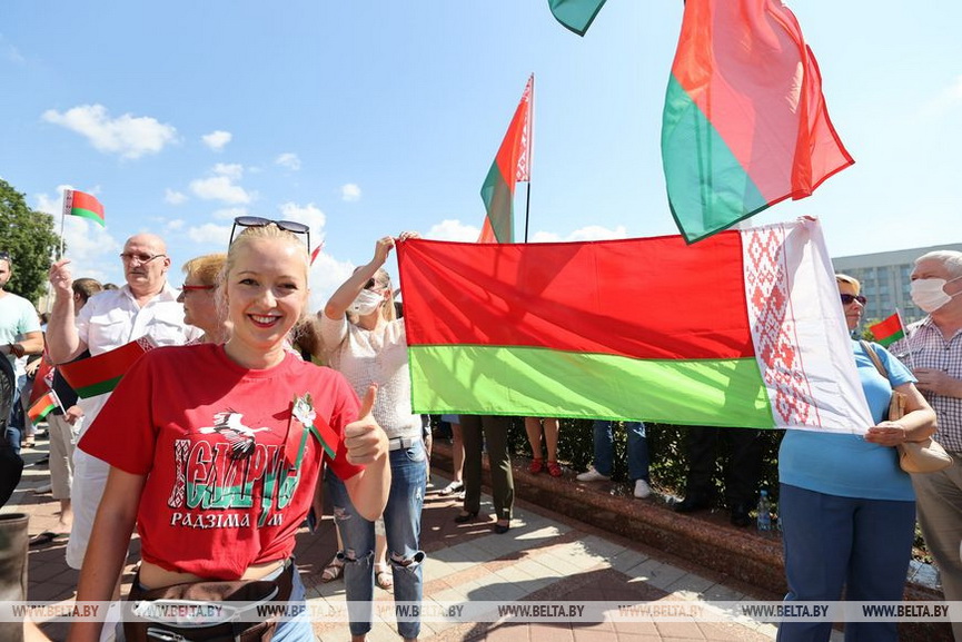 lyudi-sobralis-na-miting_10.jpg