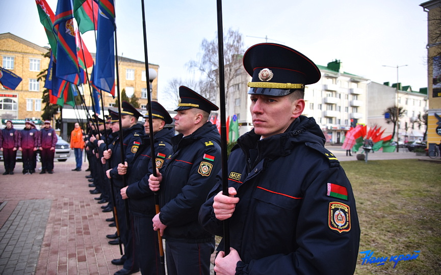 -vozlozhili-cvety-u-vechnogo-ognya (14).JPG