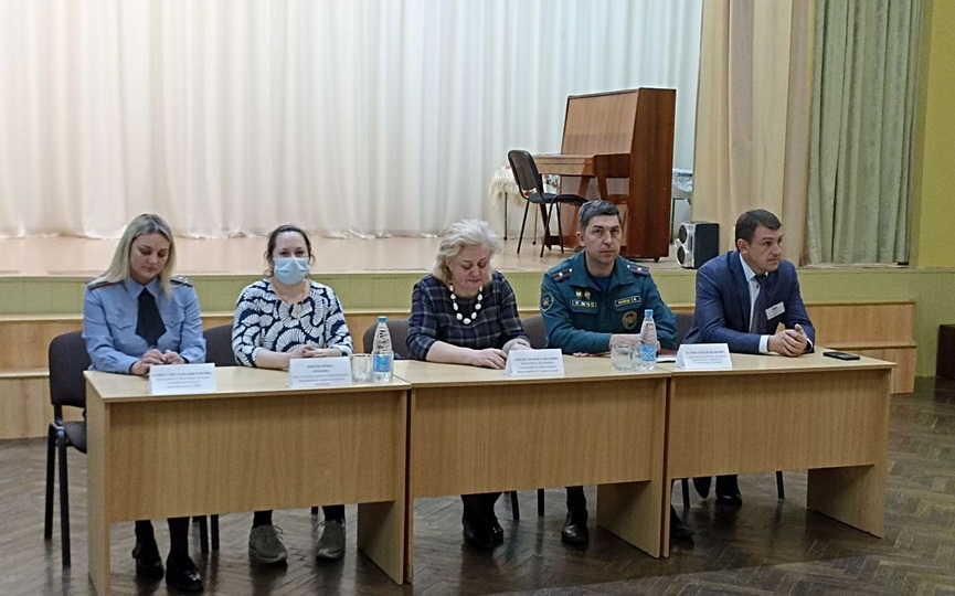 press-konferenciya-bezopasnoe-leto-dlya-shkolnikov-goroda-proshla-v-ssh-21-baranovichej_1.jpg