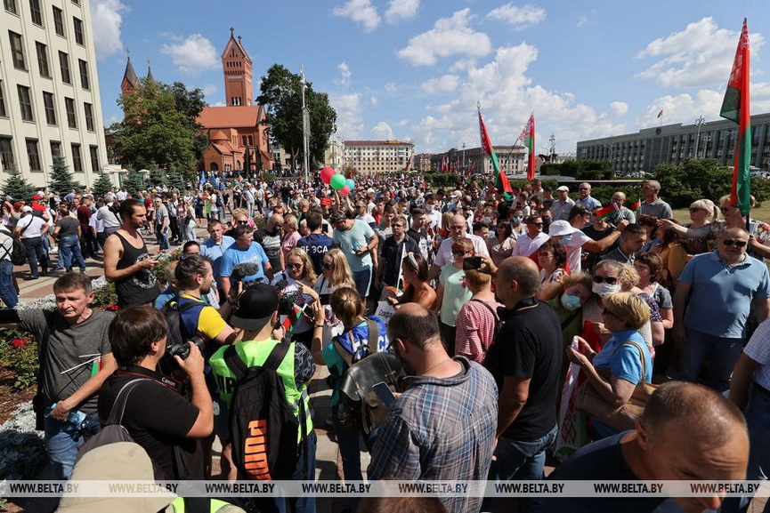 lyudi-sobralis-na-miting_05.jpg