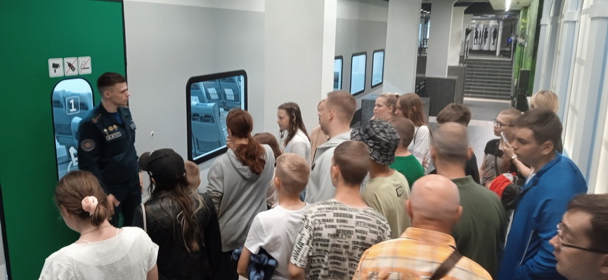 posetili-obrazovatelnyj-centr-bezopasnosti-mchs-belarusi (9).jpg