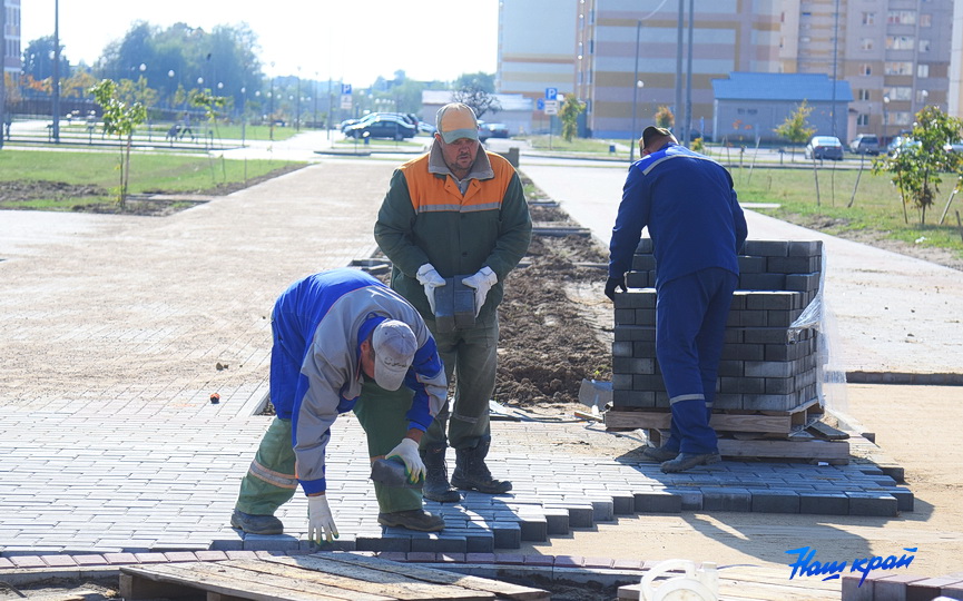 idet-blagoustrojstvo-parka-semejnykh-derevev-v-baranovichakh_6.JPG