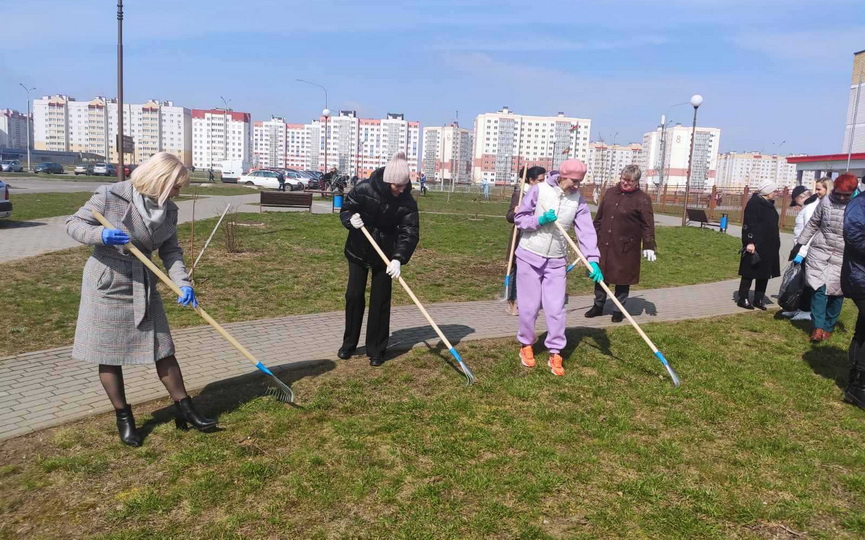 kollektiv-srednej-shkoly-1-prinyal-uchastie-v-mesyachnike_01.jpg