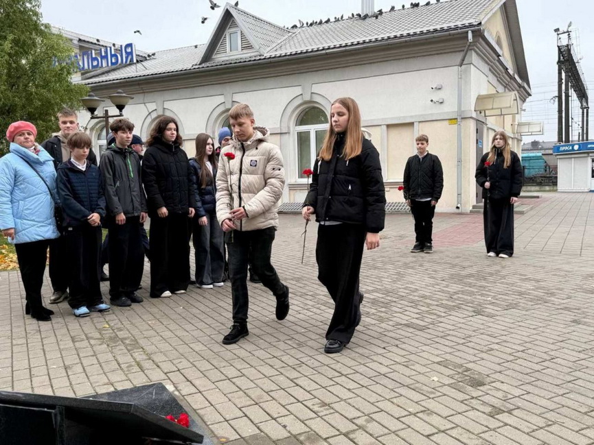 2025-10-17_18-45-5).jpg 2025-10-17_18-45-5).jpg