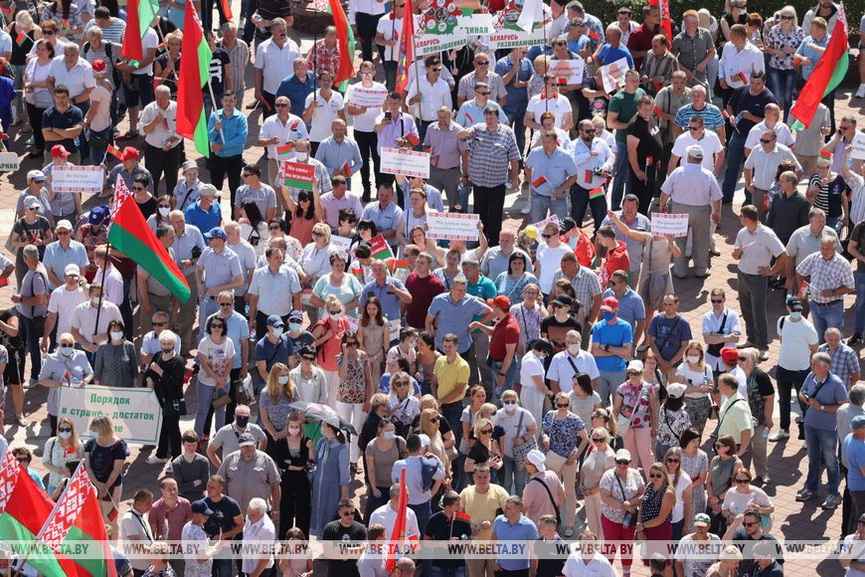 lyudi-sobralis-na-miting_09.jpg