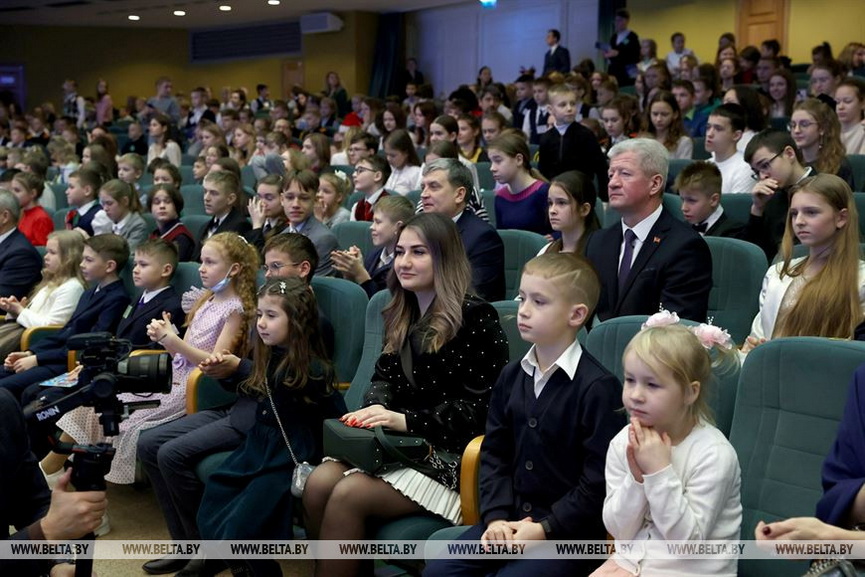 lukashenko-my-zhelaem-tolko-odnogo-videt-ulybki-detej-i-znat-chto-oni-zhivut-v-mire-i-bezopasnosti-.jpg