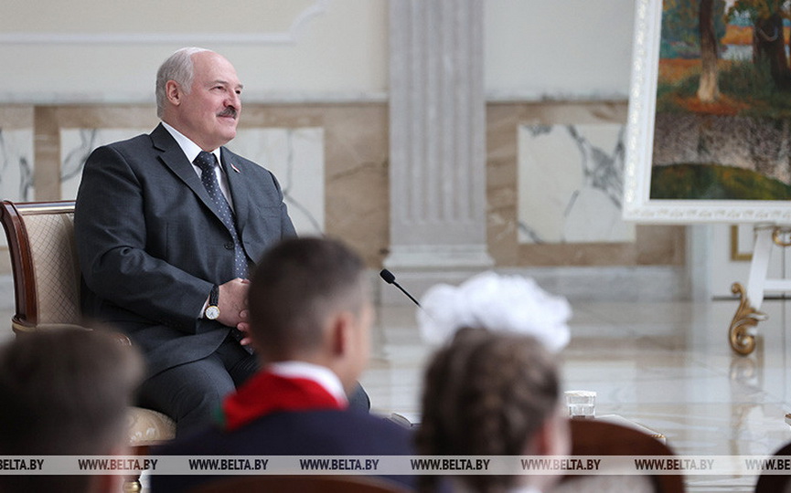 lukashenko-pioneram-v-vashikh-rukakh-budushchee-strany-i-vy-dolzhny-ee-sokhranit_2.jpg