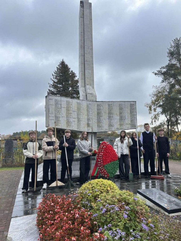 2025-10-17_18-45-24).jpg 2025-10-17_18-45-24).jpg