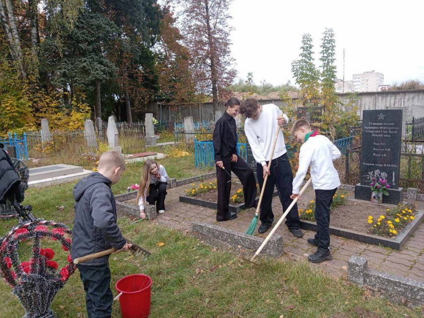 2025-10-17_18-45-2).jpg 2025-10-17_18-45-2).jpg