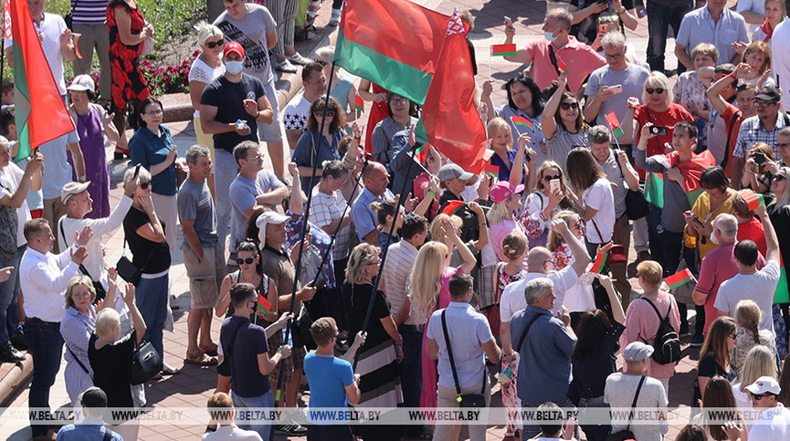 lyudi-sobralis-na-miting_29.jpg