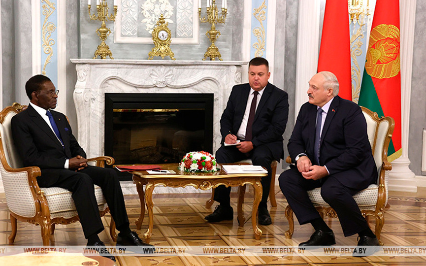 lukashenko-minsk-vystupaet-za-spravedlivyj-mir-i-my-idem-v-afriku-kak-druzya-.jpg