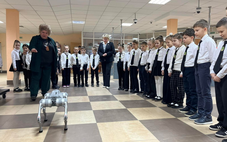 robot--(4).jpg robot--(4).jpg