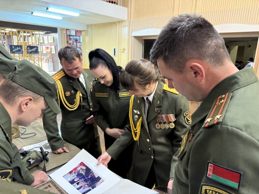 photo_2025-10-16_21-32-42.jpg photo_2025-10-16_21-32-42.jpg