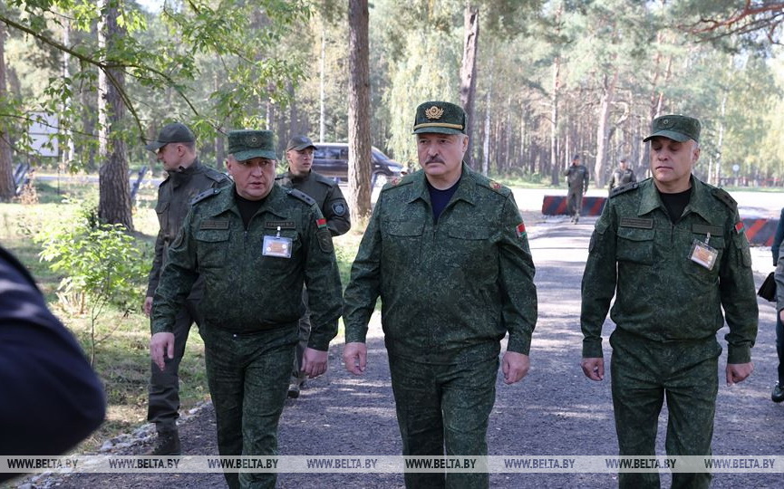 prezident-na-poligone_2.jpg