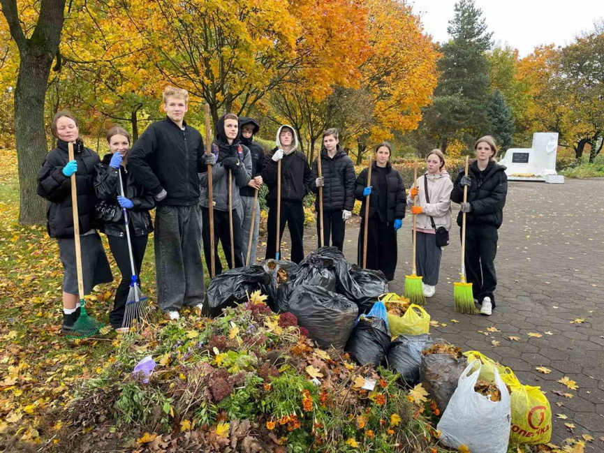 2025-10-17_18-45-13).jpg 2025-10-17_18-45-13).jpg