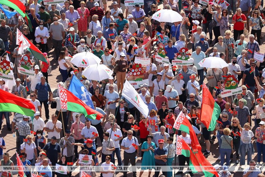 lyudi-sobralis-na-miting_08.jpg