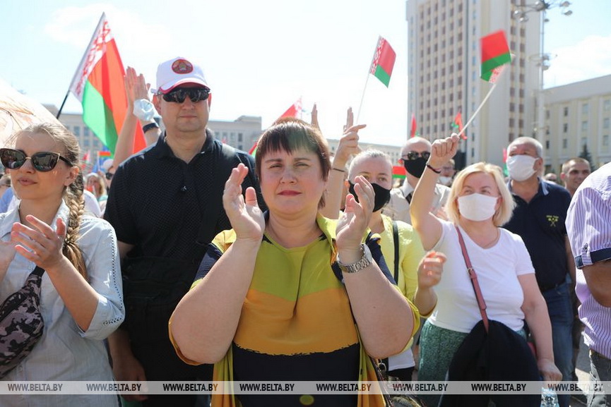 lyudi-sobralis-na-miting_24.jpg