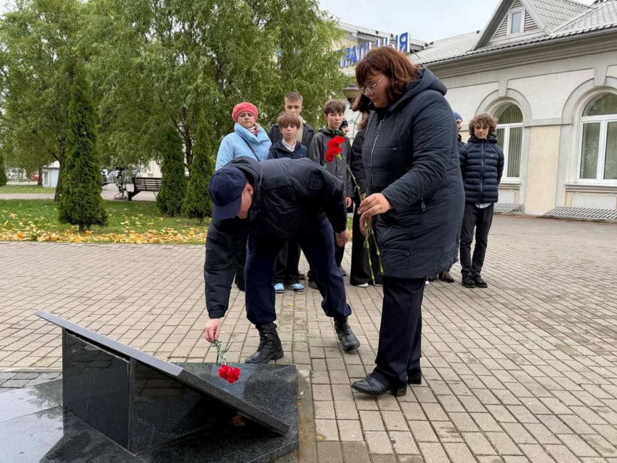 2025-10-17_18-45-6).jpg 2025-10-17_18-45-6).jpg