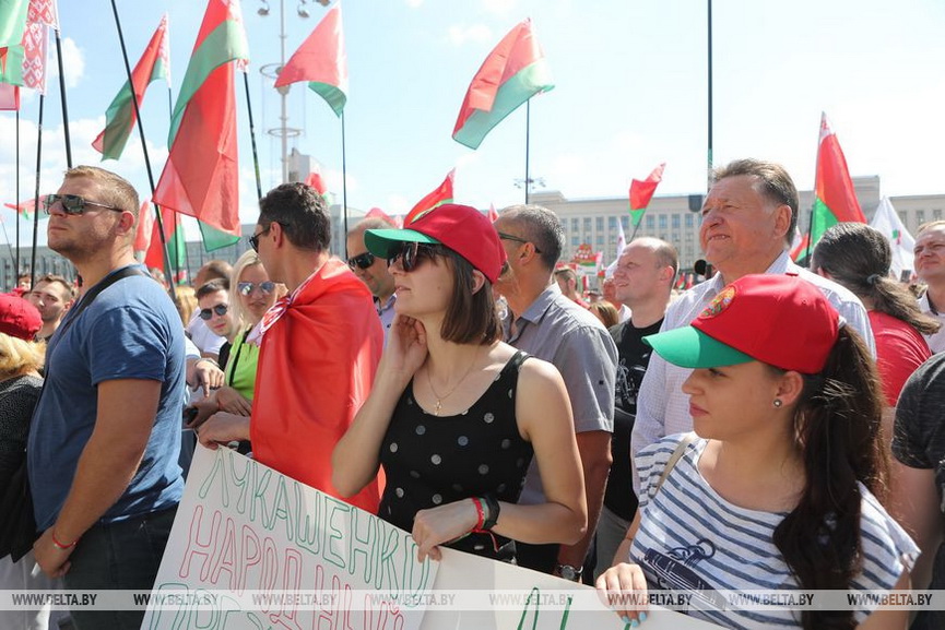lyudi-sobralis-na-miting_27.jpg