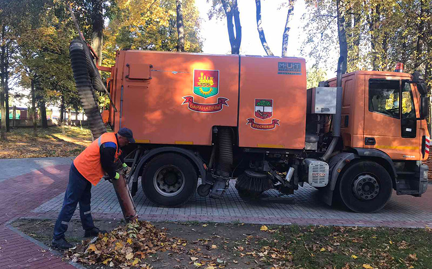 na-uborke-opavshej-listvy-zadejstvovali-spectekhniku--(4).jpg