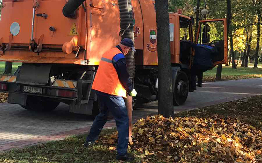 na-uborke-opavshej-listvy-zadejstvovali-spectekhniku--(5).jpg