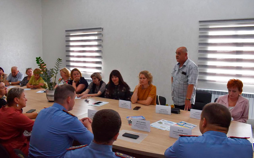 profsoyuznye-lidery-v-baranovichakh-posmotreli-kak-rastut-griby-i-obsudili-vazhnye-voprosy-_7.jpg
