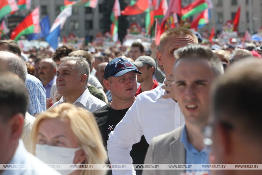 lyudi-sobralis-na-miting_28.jpg