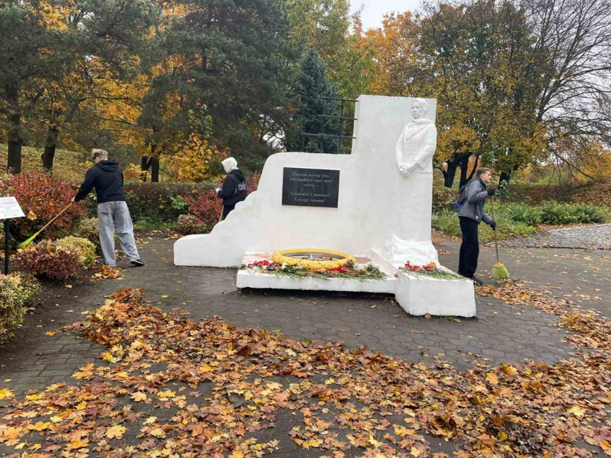 2025-10-17_18-45-14).jpg 2025-10-17_18-45-14).jpg