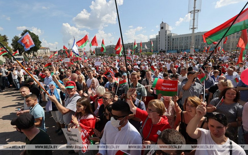 lyudi-sobralis-na-miting_14.jpg