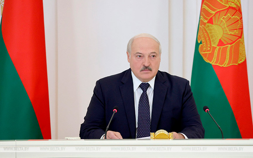 ot-ehksporta-meduslug-do-modernizacii-proizvodstv-lukashenko-aktualiziroval-zadachi-pered-upravleniem-delami-prezidenta.jpg