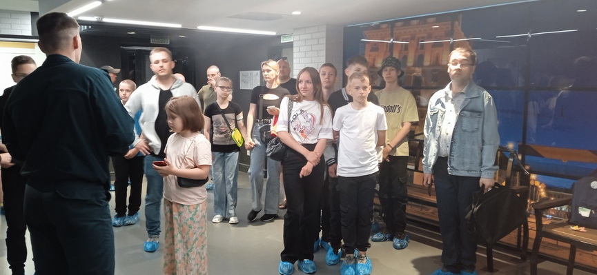 posetili-obrazovatelnyj-centr-bezopasnosti-mchs-belarusi (7).jpg
