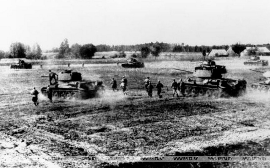 5-1944-g.-Nastuplenie-sovetskix-tankov-i-pexoty-pod-Vitebskom_result.jpg