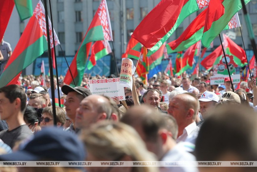 lyudi-sobralis-na-miting_01.jpg