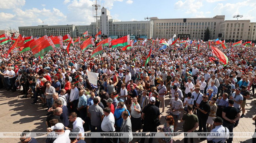 lyudi-sobralis-na-miting_02.jpg