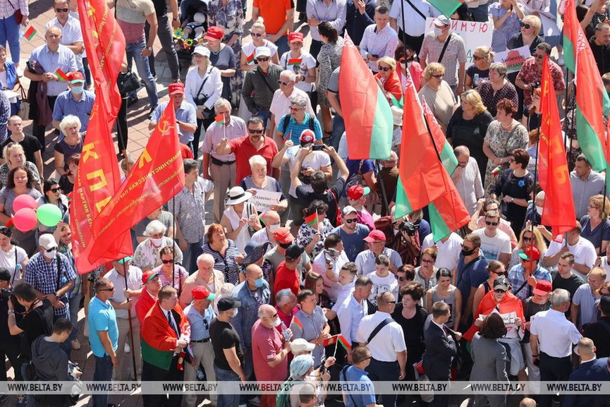 lyudi-sobralis-na-miting_07.jpg