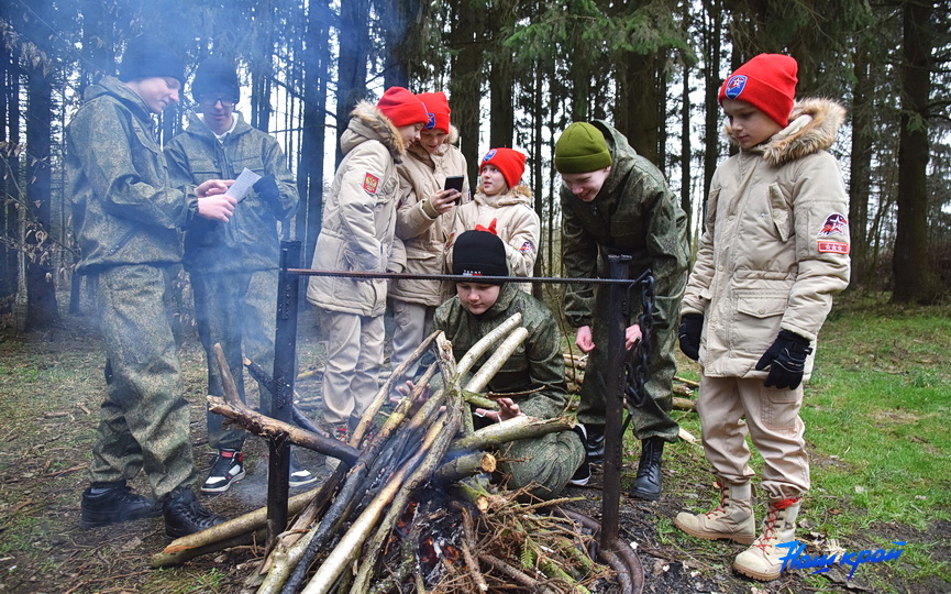 voenizirovannaya-igra-mezhdu-uchastnikami-voenno-patrioticheskikh-klubov (2).JPG