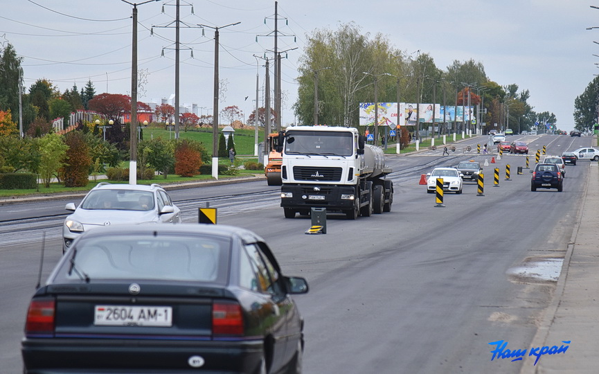 fotofakt-idet-ukladka-asfalta-na-prospekte-sovetskom-v-baranovichakh_8.JPG