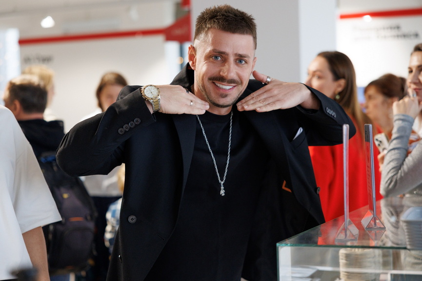 1-40_resized.jpg 1-40_resized.jpg