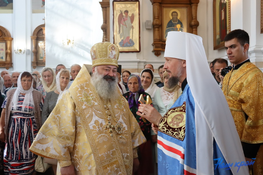 bogosluzhenie-s-vladykoj-veniaminom-_11.JPG