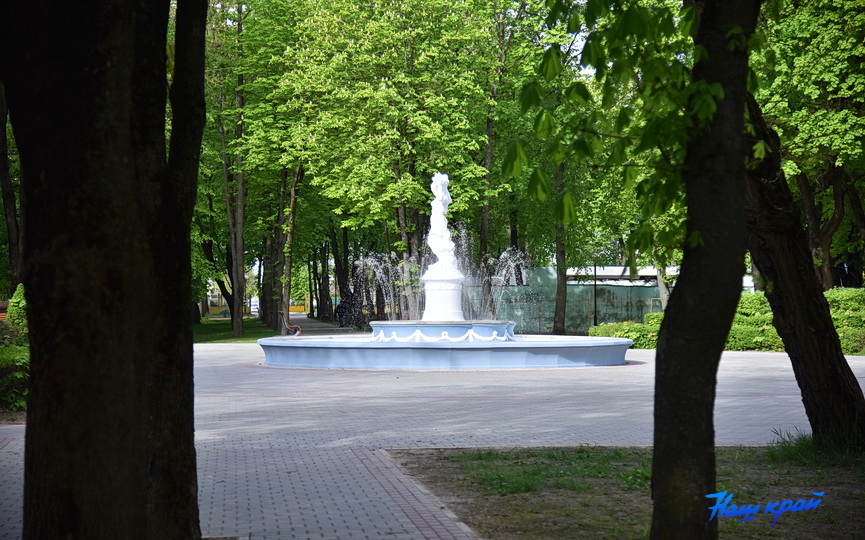 v-molodom-parke-baranovichej-zarabotal-obnovlennyj-fontan_02.JPG