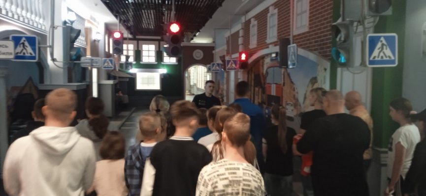 posetili-obrazovatelnyj-centr-bezopasnosti-mchs-belarusi (1).jpg