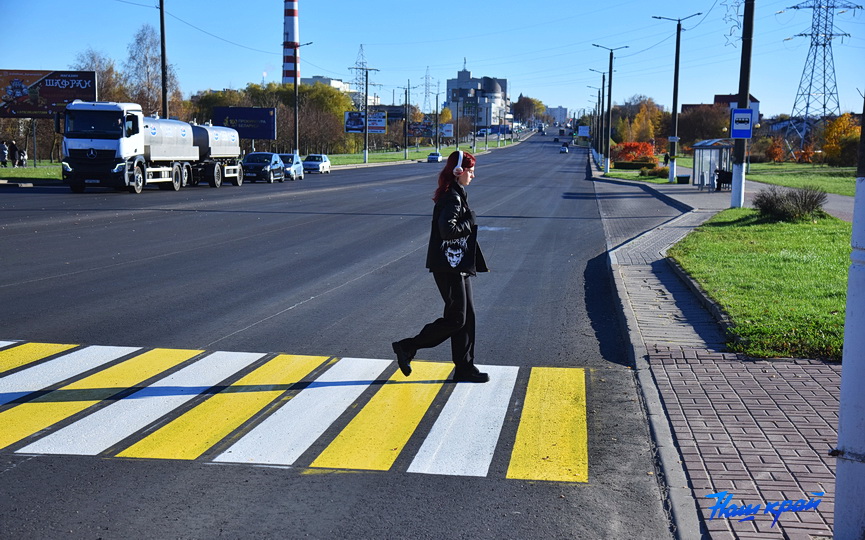 fotofakt-na-prospekte-sovetskom-v-baranovichakh-nanosyat-razmetku- (4).JPG