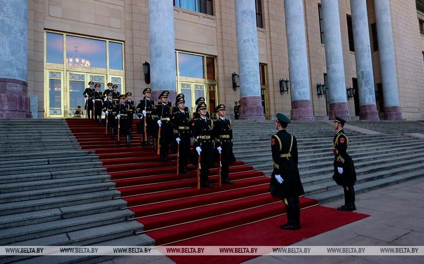 lukashenko-v-khode-peregovorov-v-pekine-budut-ochercheny-novye-gorizonty-sotrudnichestva-s-kitaem-(1).jpg