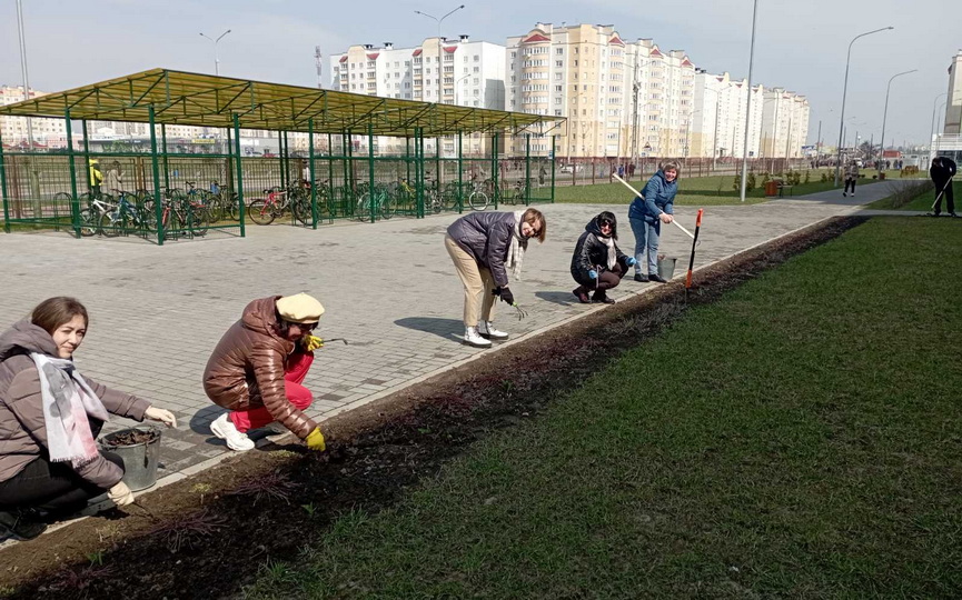 kollektiv-srednej-shkoly-1-prinyal-uchastie-v-mesyachnike_09.jpg