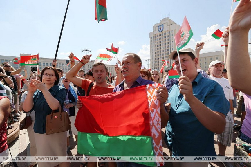 lyudi-sobralis-na-miting_06.jpg